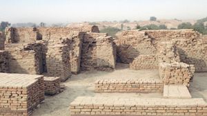 Explore the language, architecture, and culture of the Indus civilization, in the Indus River basin