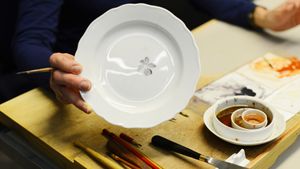 Discover the procedures for making Meissen porcelain