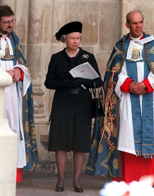 Queen Elizabeth II leaving Westminster Abbey (London, England) after Princess Diana&#39;s funeral service, September 6, 1997. (Princess of Wales, British royalty)