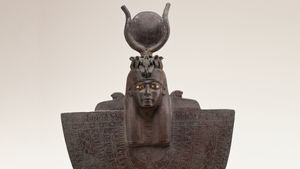 Know about the ancient Egyptian goddess Isis